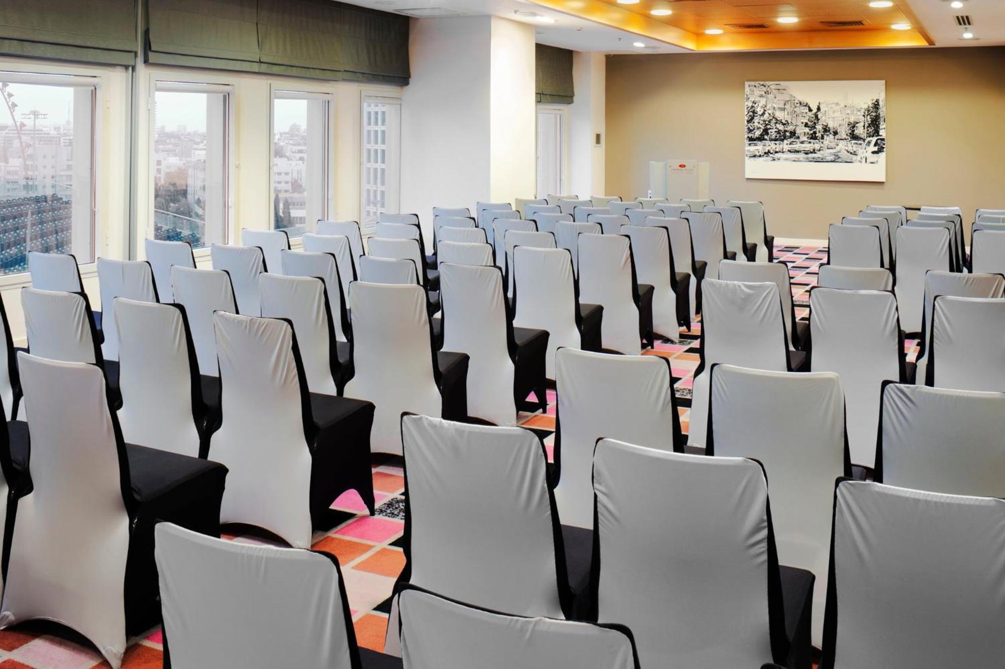 Crowne Plaza Center By Ihg 5*