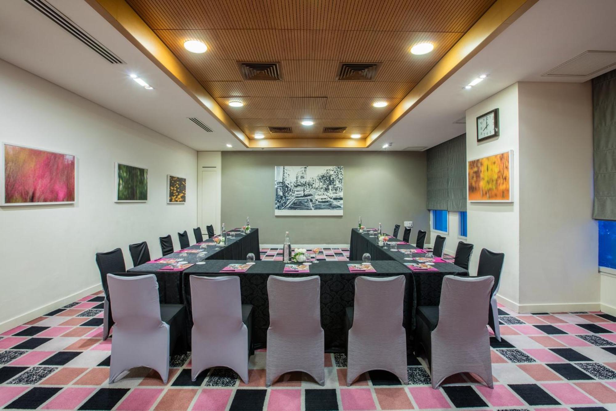 Crowne Plaza Center By Ihg 5*